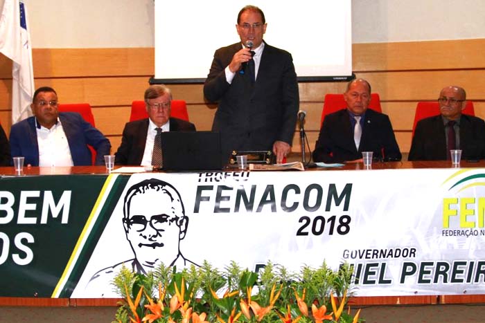 Prêmio Fenacom 2018 homenageia governador Daniel Pereira pela gestão