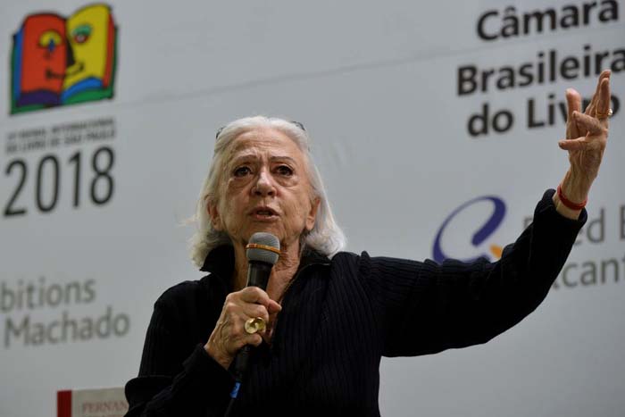 Fernanda Montenegro segue hospitalizada no Rio de Janeiro