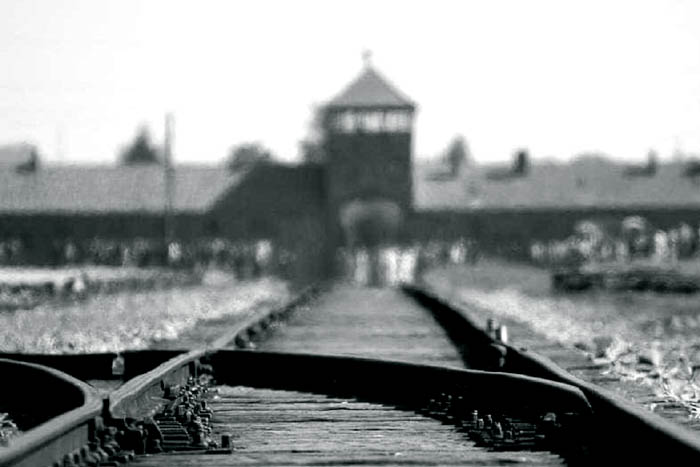 Ex-guarda de Auschwitz é acusado de ajudar em 13 mil mortes