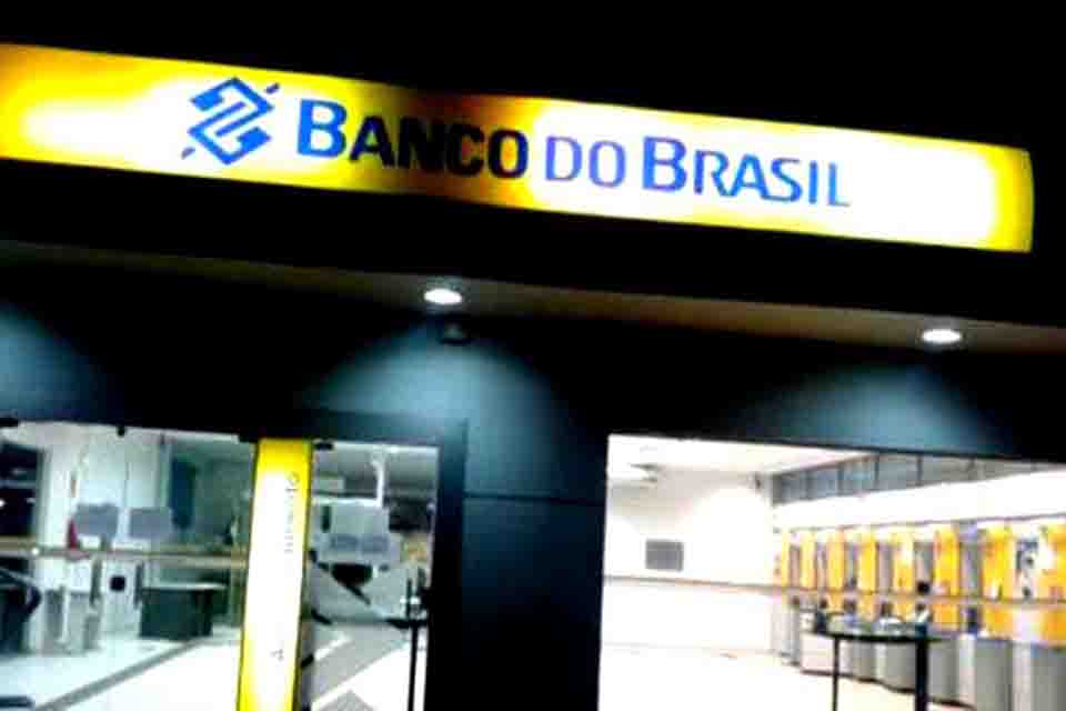 Acusados são presos pela PM após tentativa de furto no Banco do Brasil