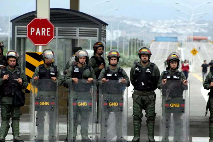 Venezuela reforça presença militar na fronteira com o Brasil