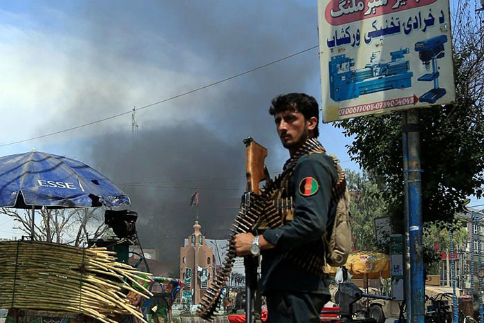 Ataque com carro-bomba mata 18 pessoas no Afeganistão