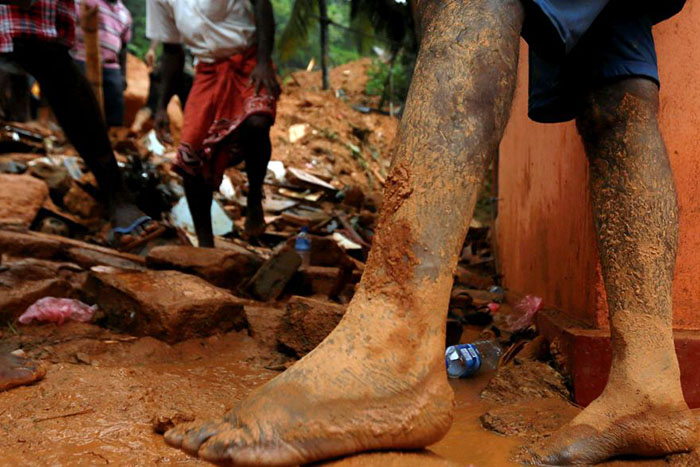  Mais de 90 pessoas morrem após enchente no Sri Lanka