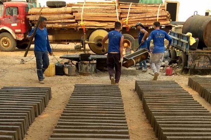 Prefeitura inicia produção de bloco sde concreto para meio-fio