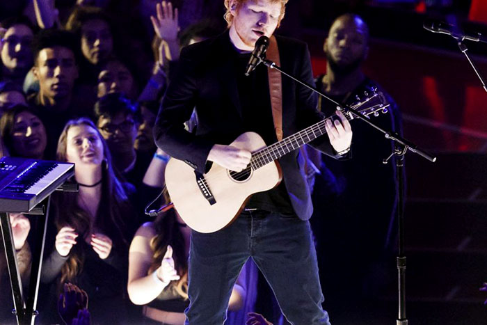 Fãs caem em golpe de ingresso falso em show de Ed Sheeran no Rio