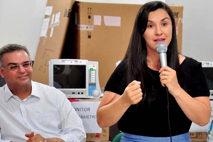 Prefeita entrega quase R$ 400 mil em equipamentos para atender Hospital Regional