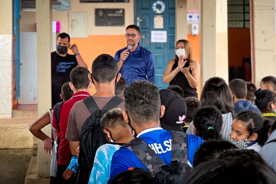 Deputado Anderson realiza entrega oficial de climatização de 100% de salas de aula em escola no Bairro Nacional em Porto Velho