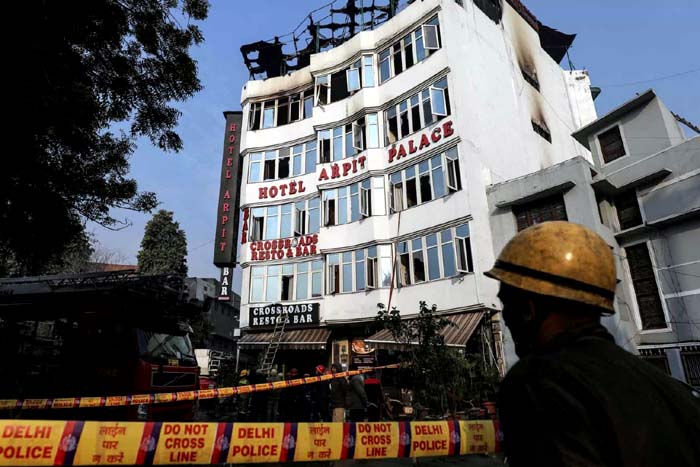 Incêndio em hotel na capital da Índia deixa mortos e feridos